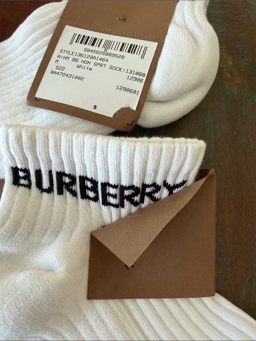 NWT Burberry White Ribbed Ankle Sport Socks size Medium